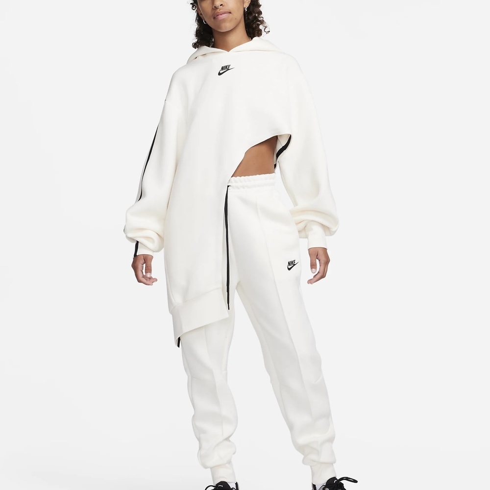 Nike Women's Sportswear Tech Fleece Oversized Asymmetric Hoodie